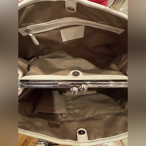 Coach - Signature Stripe Kisslock Carryall - Cream/Tan - EUC - 2011 Very Clean - Picture 8 of 11